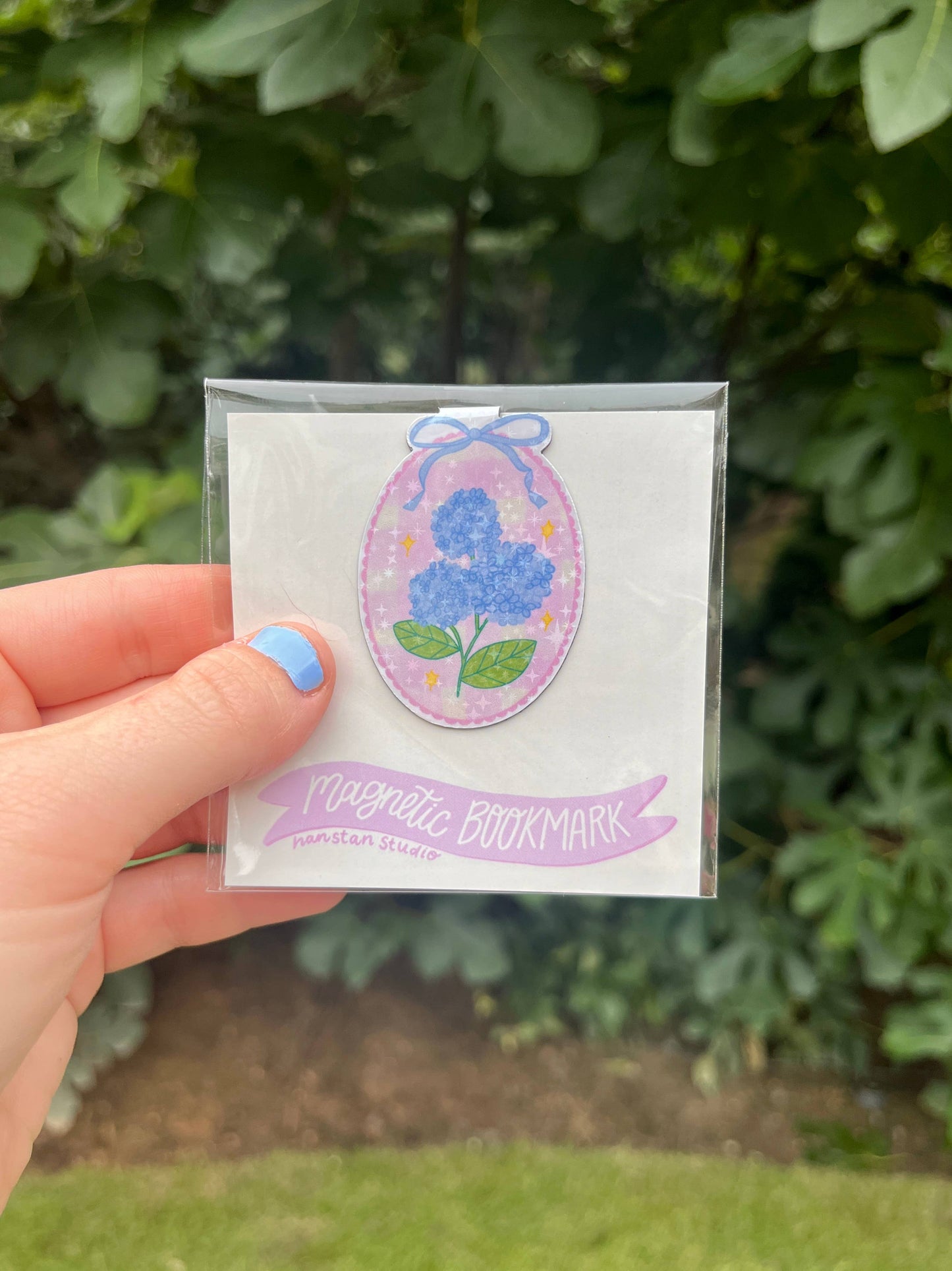 Hydrangea Picnic Magnetic Bookmark